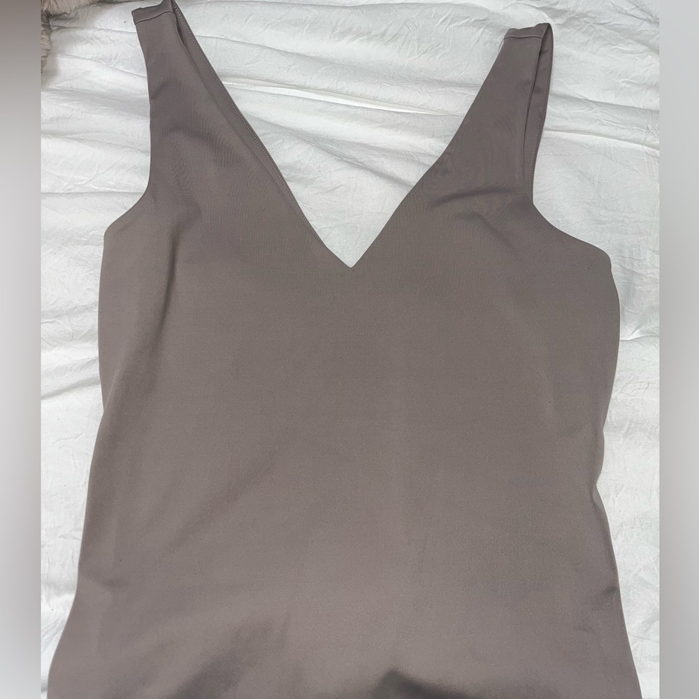 EXPRESS Body contour Top L